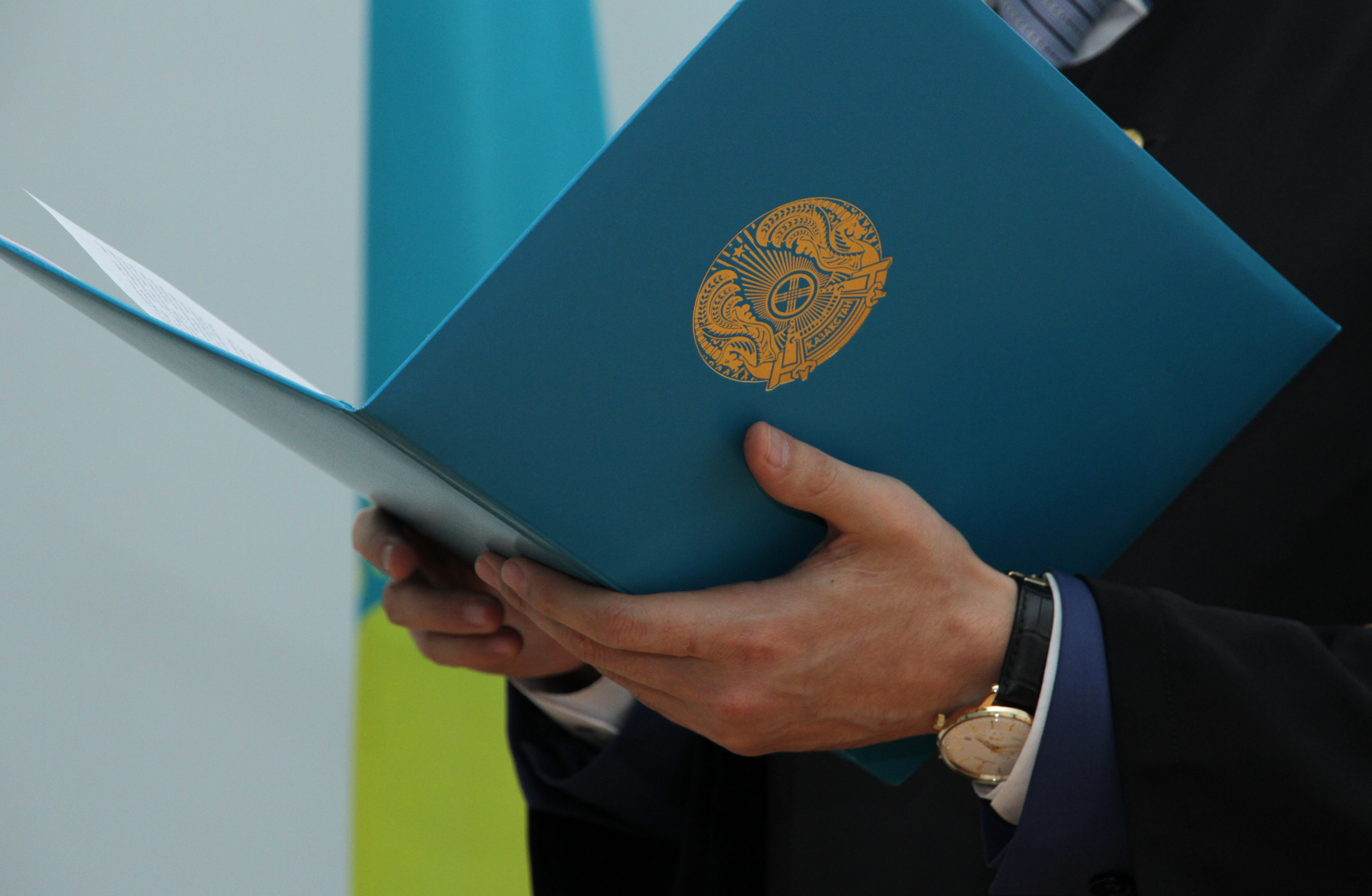 Акима района ЗКО оштрафовали за неуважение к суду